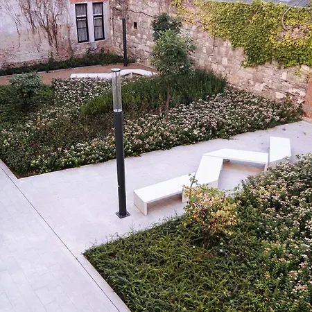 B 202, In The Heart Of The Jewish Quarter